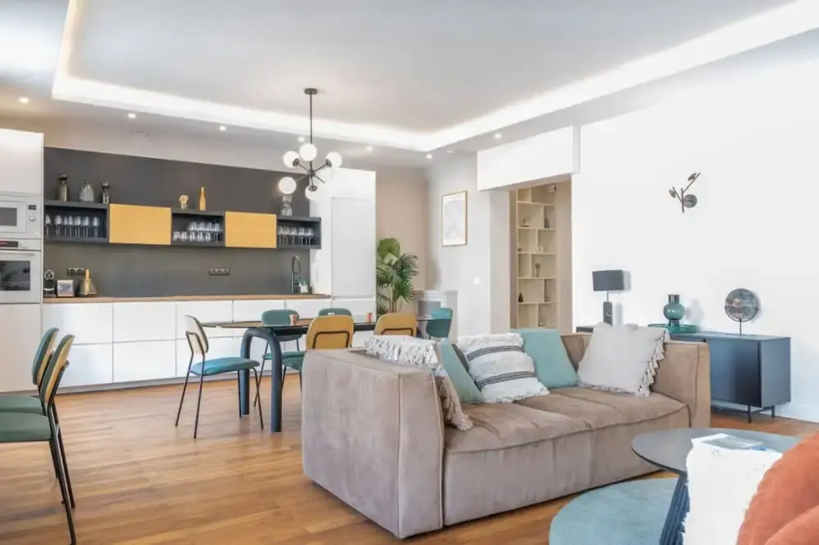 Lavie Maison the Spacious