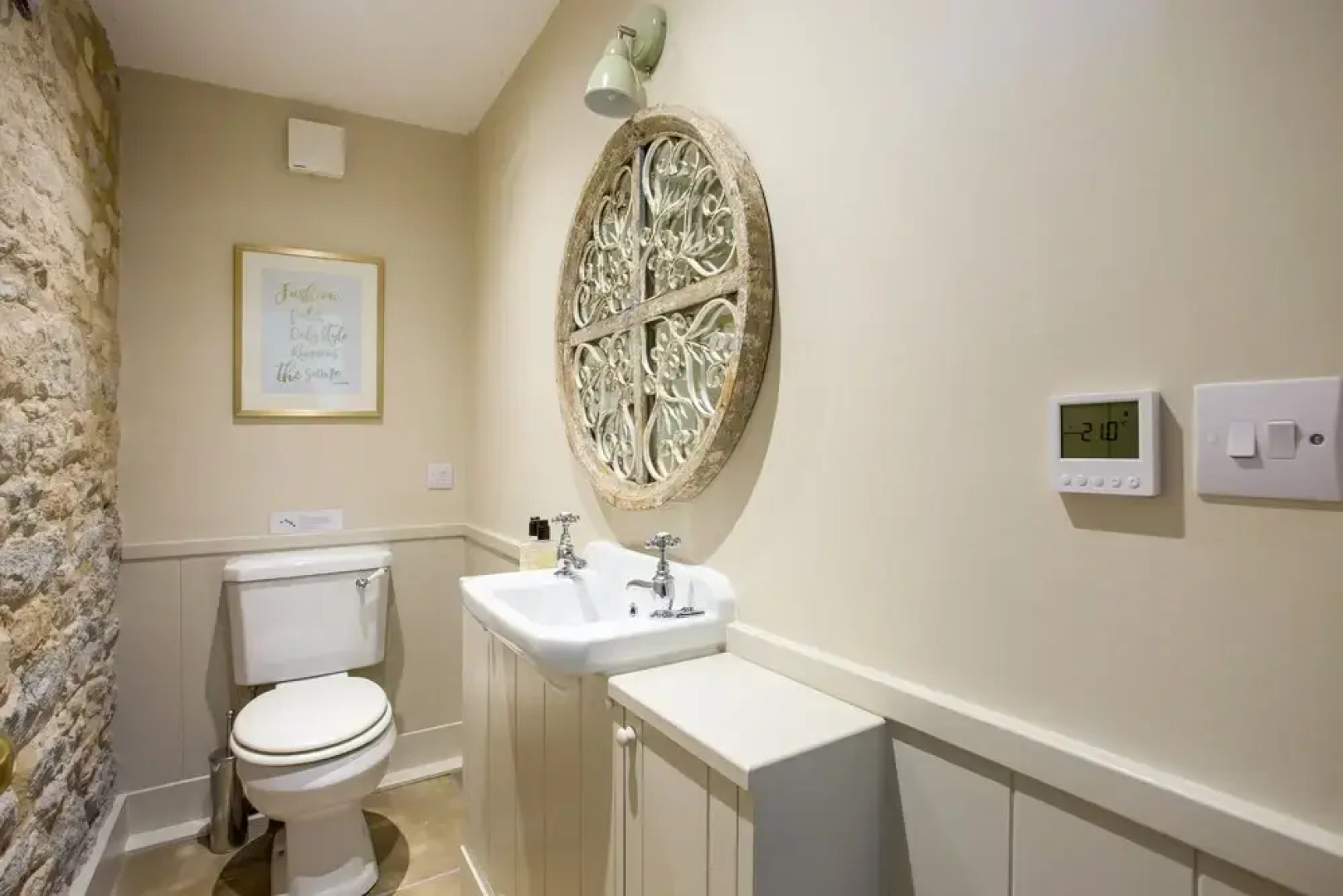 Classic Cotswolds Getaway in Radcot