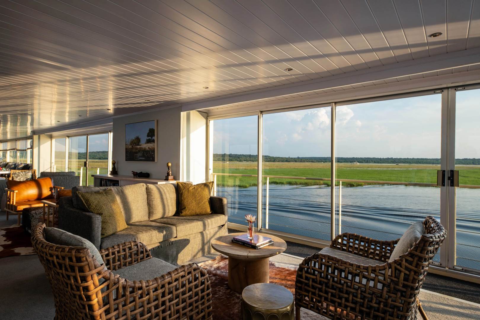 Zambezi Queen by Mantis