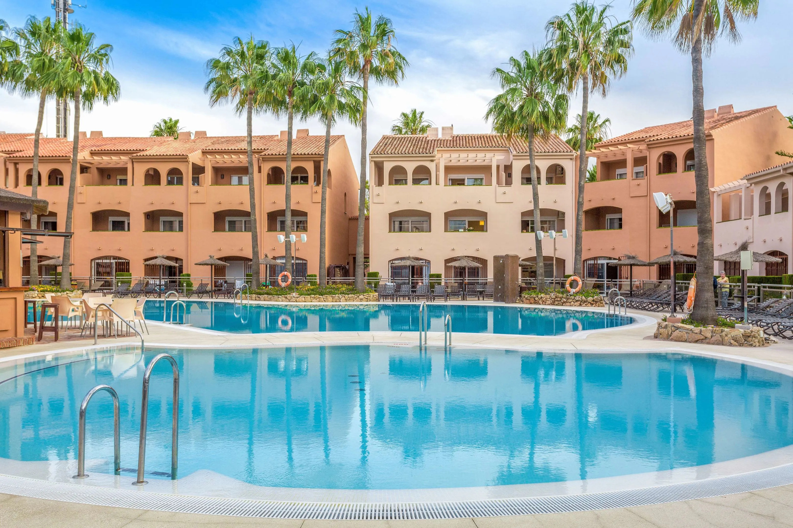 Отель Los Amigos Beach Club