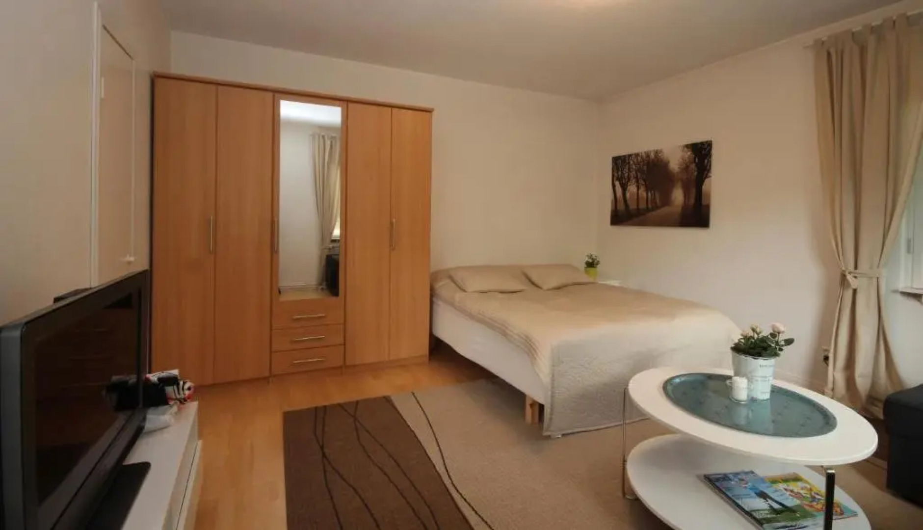 Majoitushuoneisto Tuomipuisto