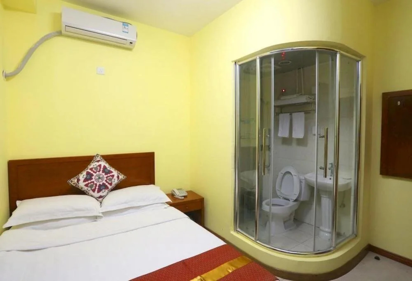 Qingdao Peninsula Star Business Hotel