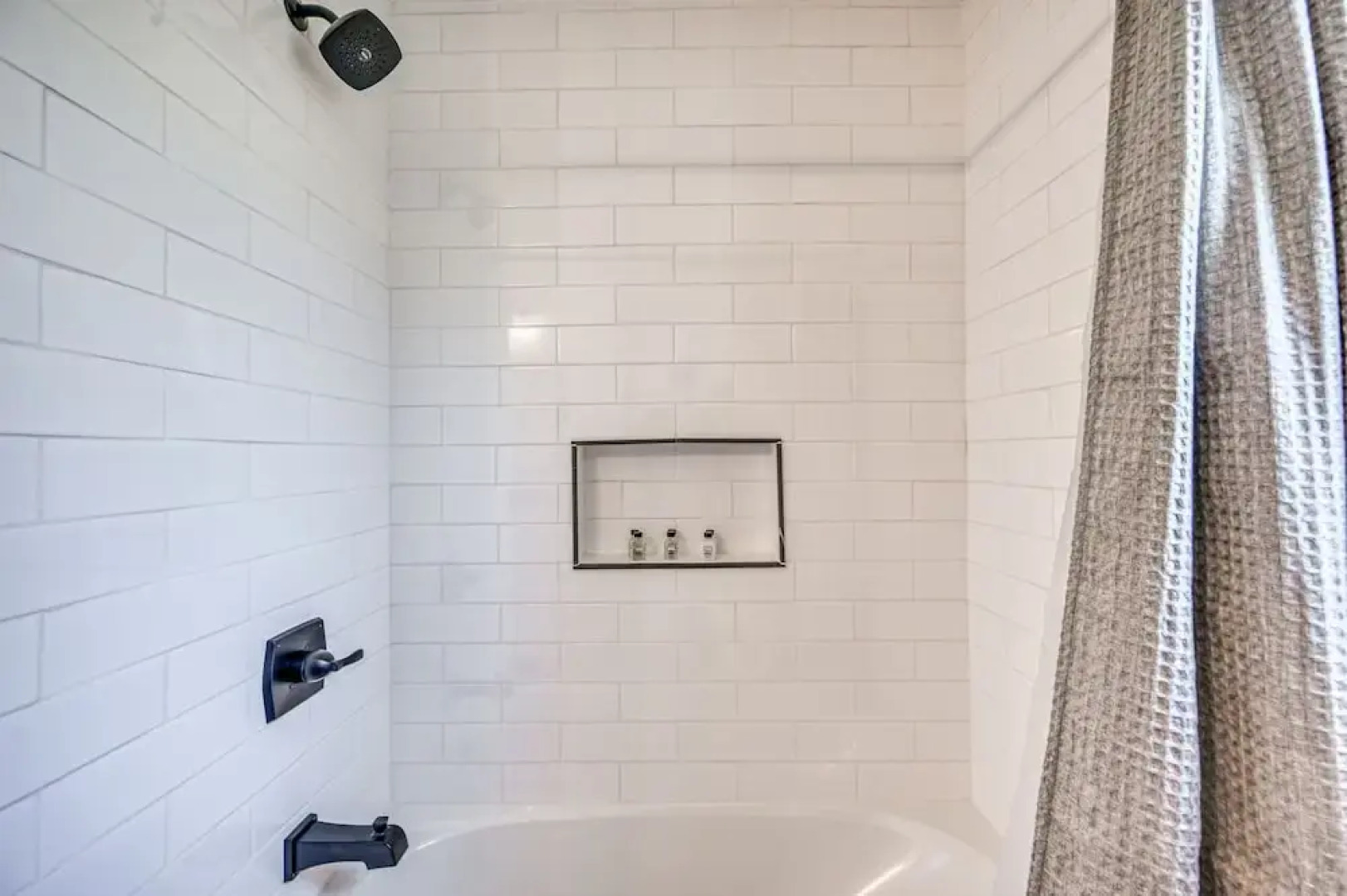 Wow! Exceptional House With Inviting Fire Pit!