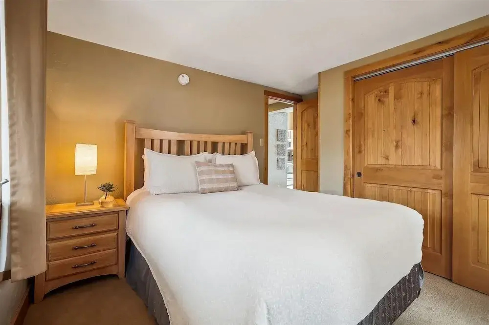 4 O'clock Lodge A16 1 Bedroom Condo by RedAwning