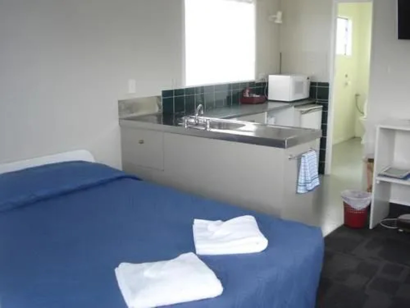 Colonial Cottage Motel