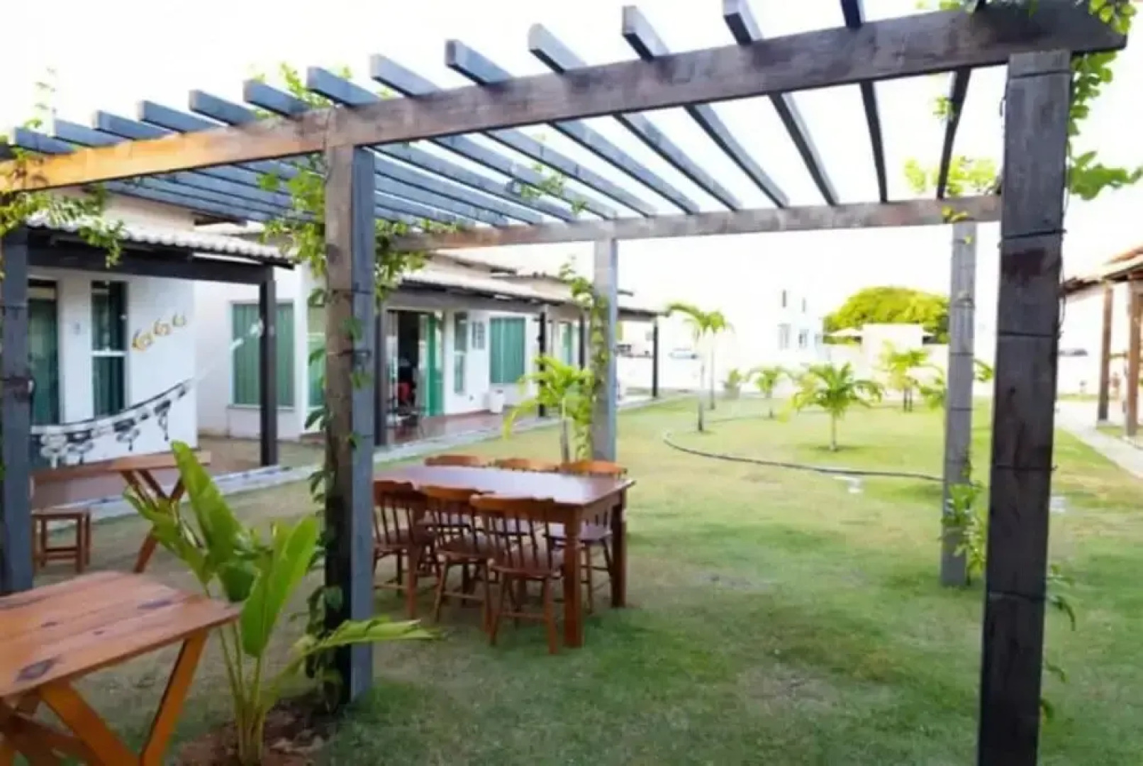 Chal Aconchegante com Vista Jardim em Vila - 03