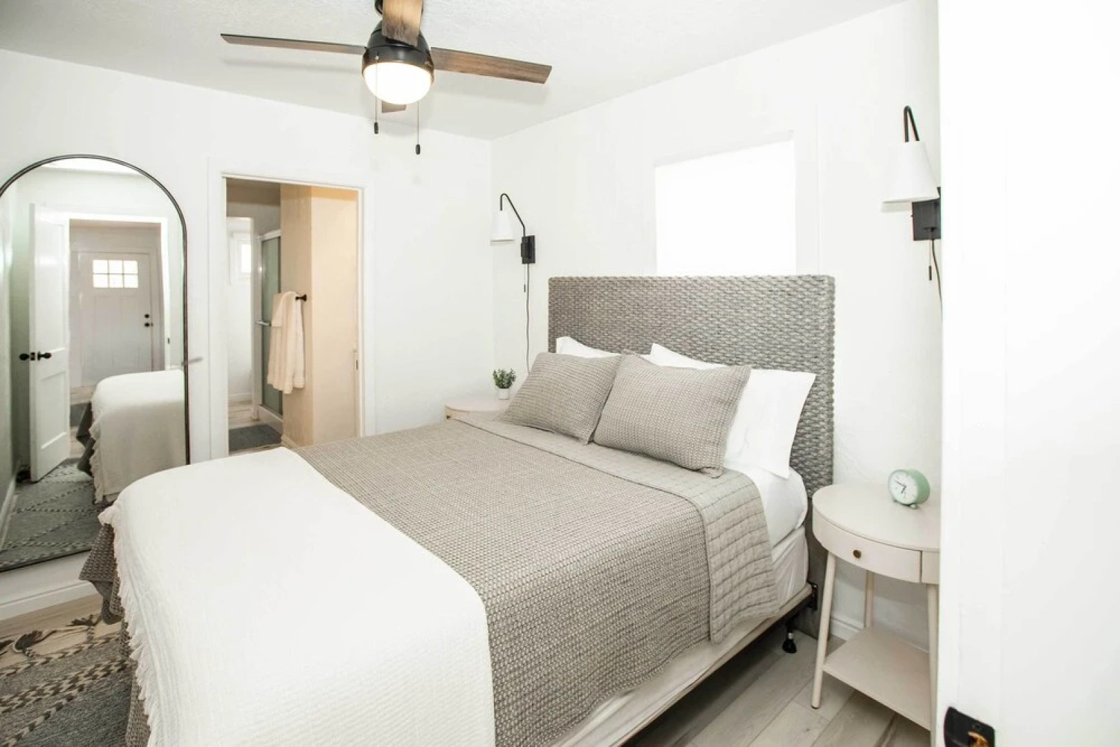 Modern Kanab Cottage w/ View < 1 Mi to Hiking!