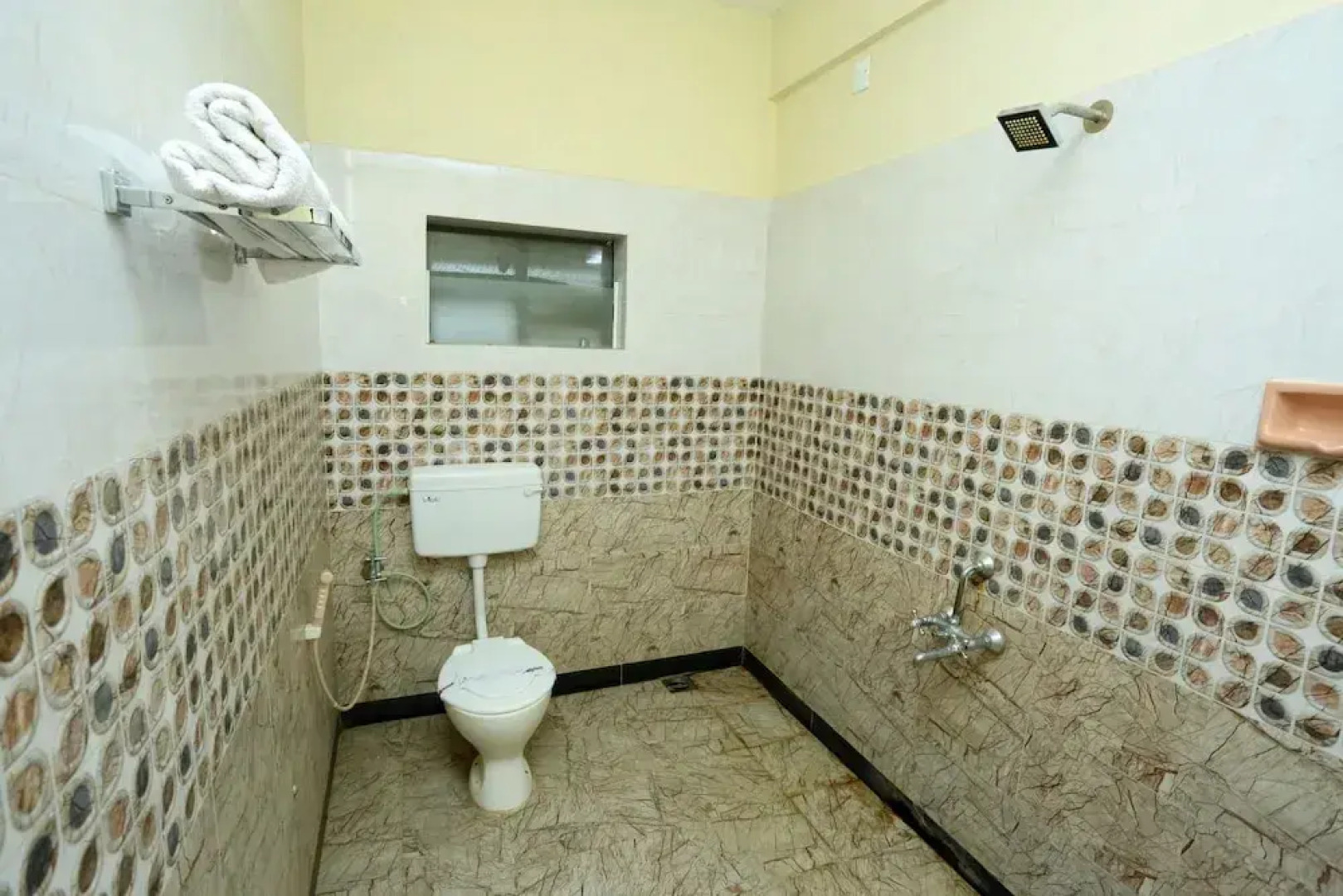 OYO 14328 Hotel Rv Tower