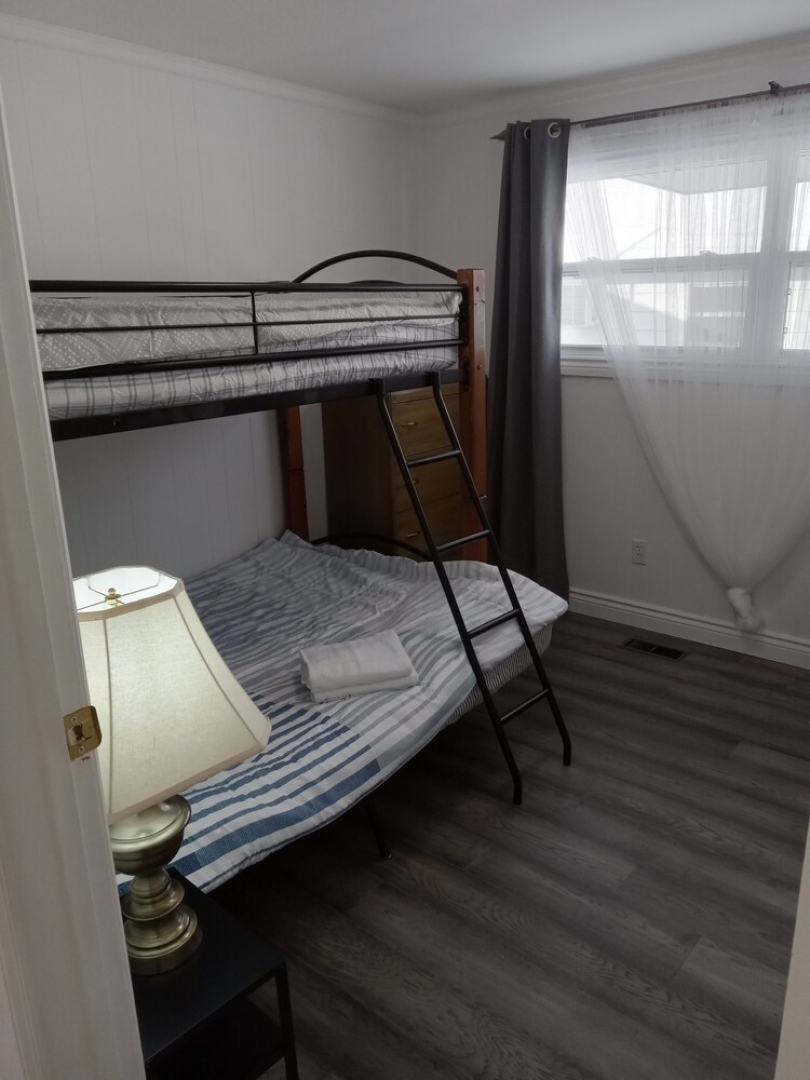 Cozy Cottage near Lake Simcoe