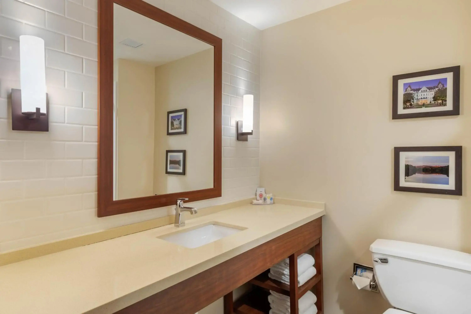 Comfort Inn & Suites Schenectady - Scotia