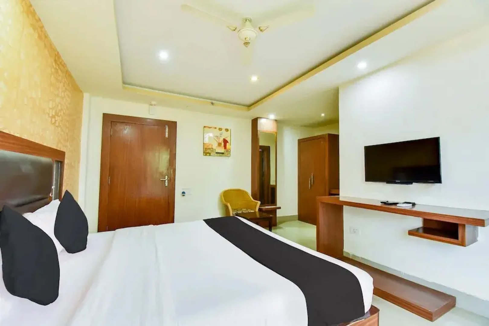 Hotel Pybss by OYO Rooms