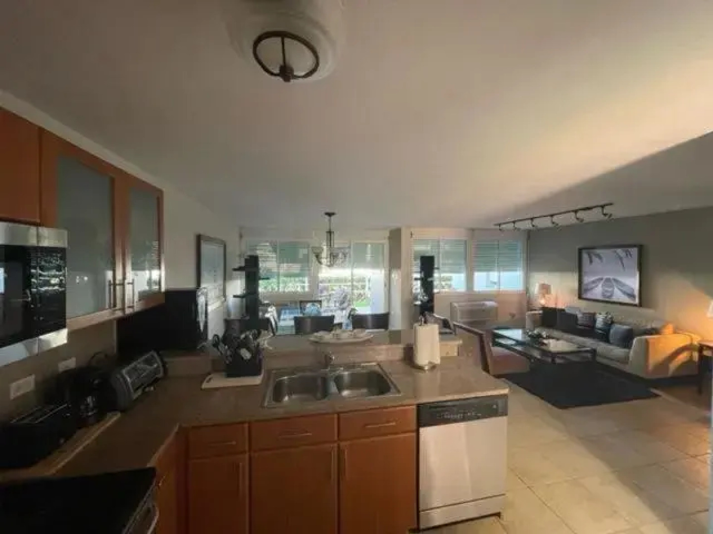 3 Bedroom Apt. close to main beaches/ attractions