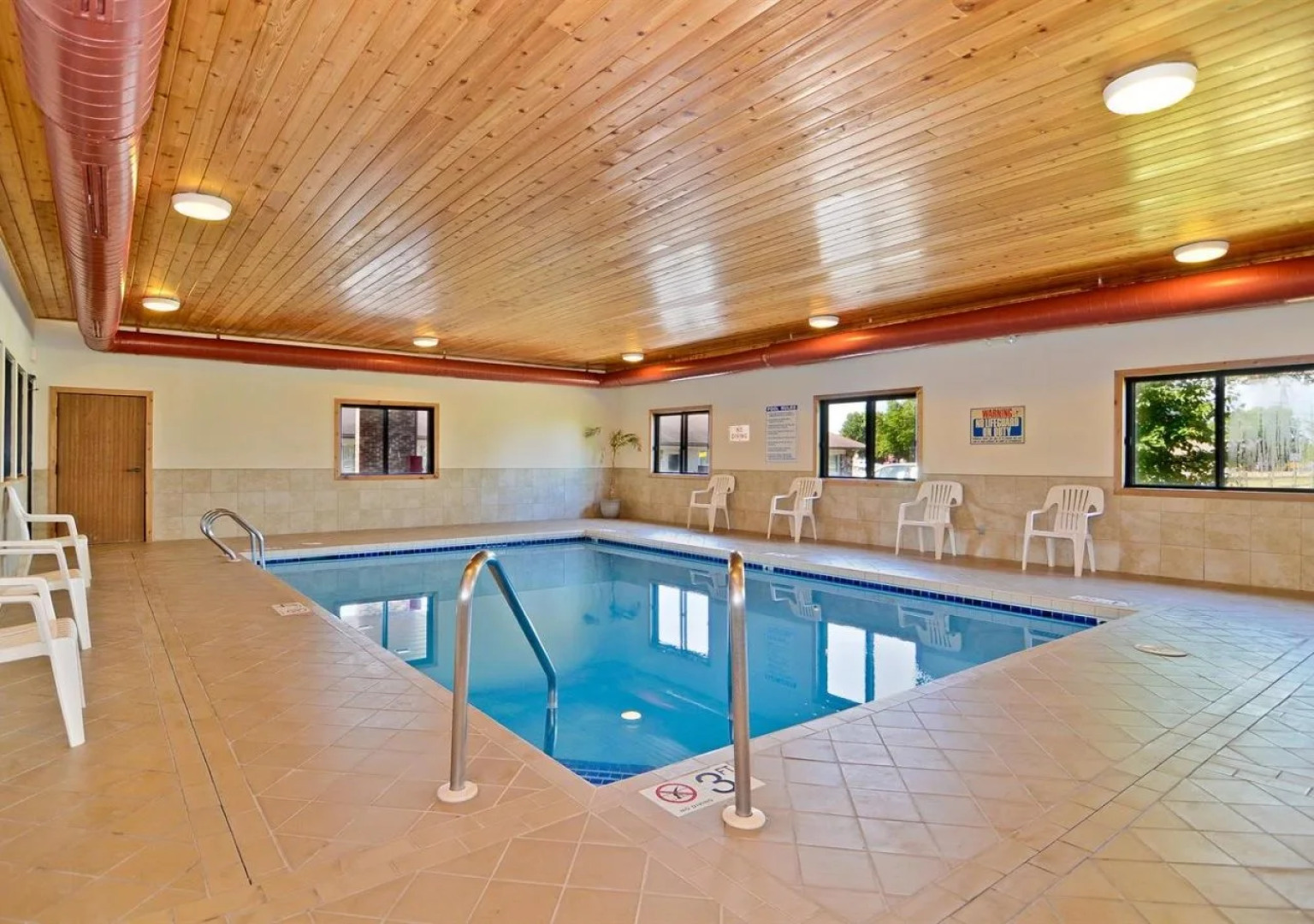 Super 8 by Wyndham Hayward WI