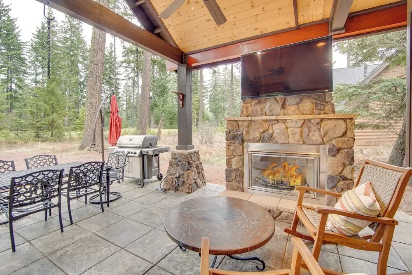 Spacious Cle Elum Cabin on Golf Course w/ Hot Tub!