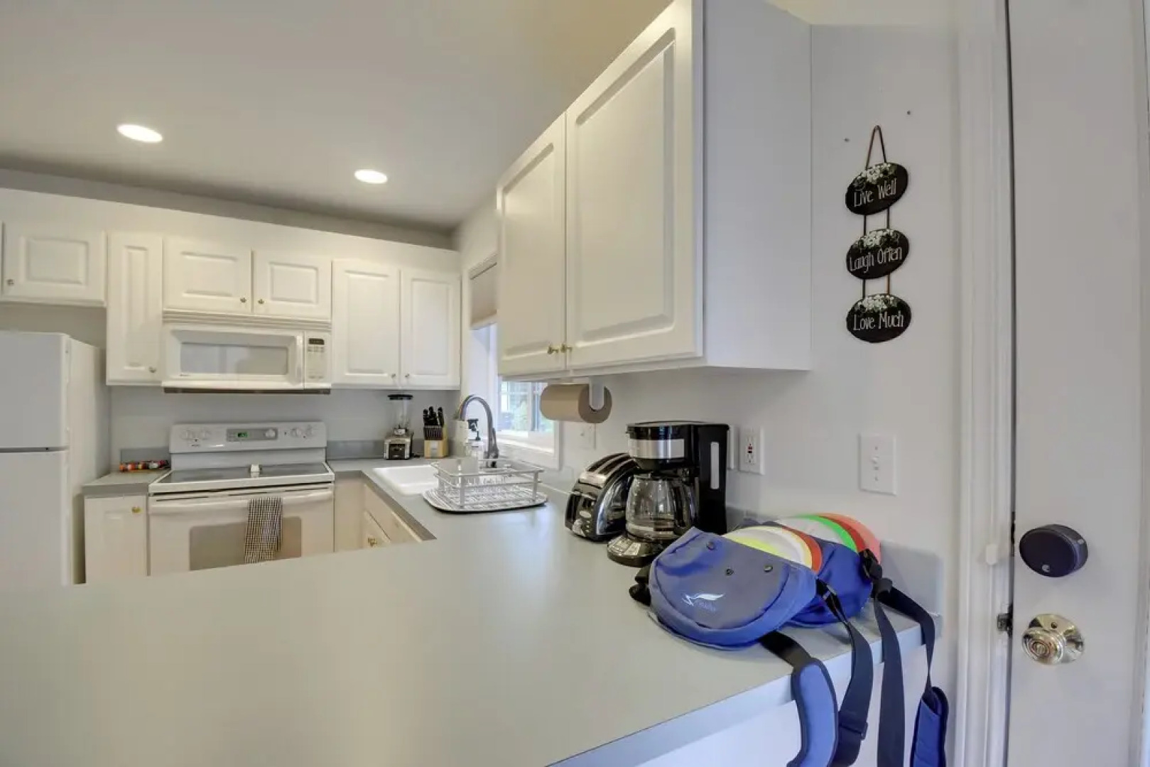 Central 4-acre Cottage w/ Deck: Walk to Bay!