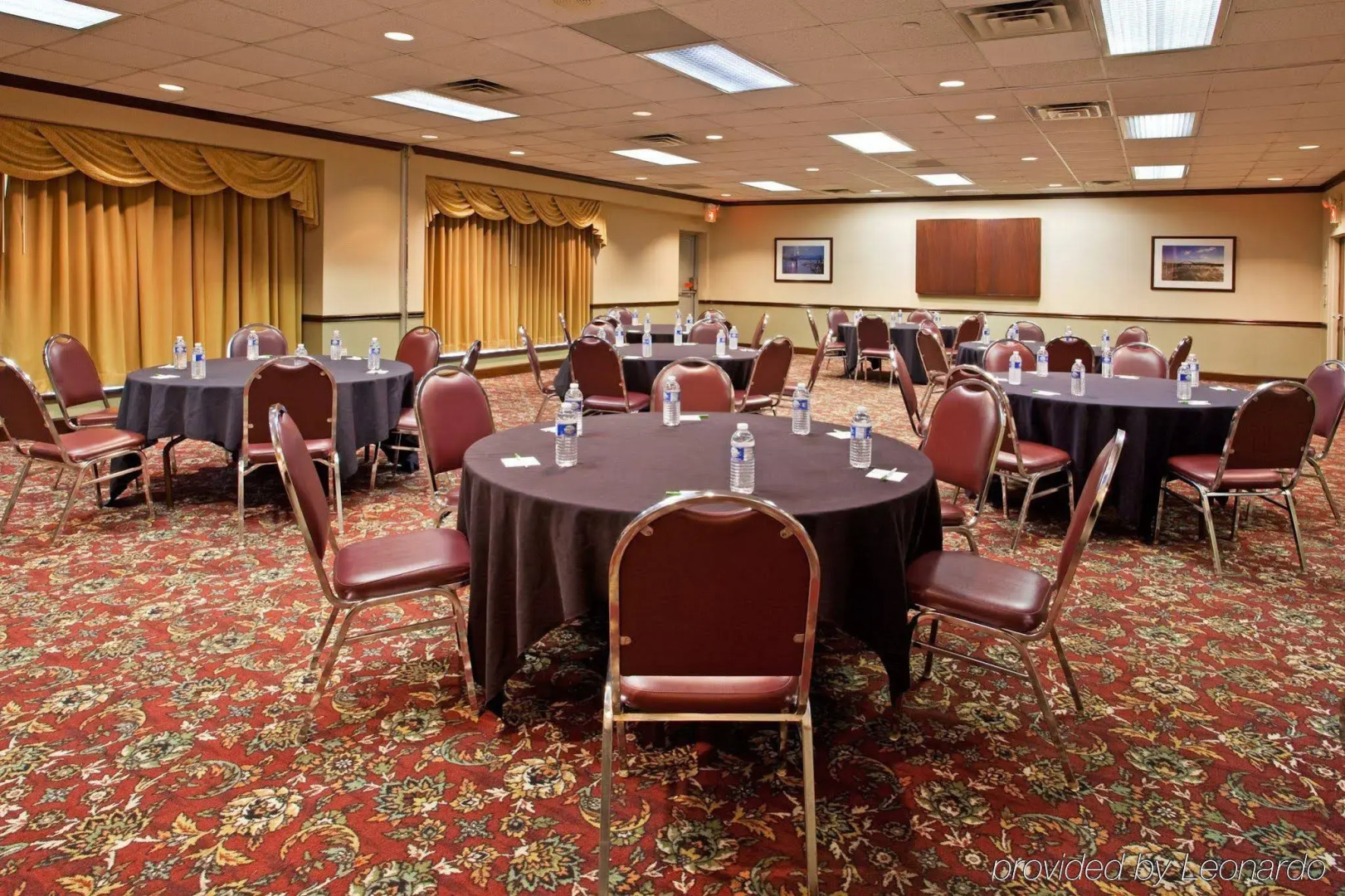 Holiday Inn Cincinnati-Riverfront by IHG