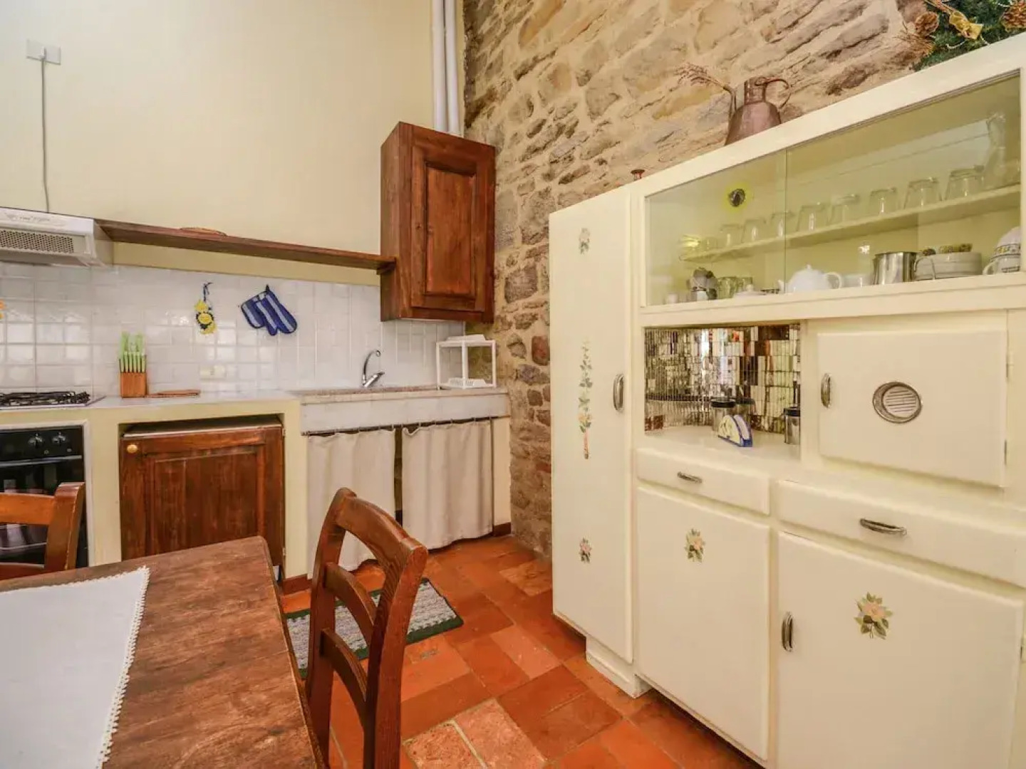 Idyllic Stay With Charm