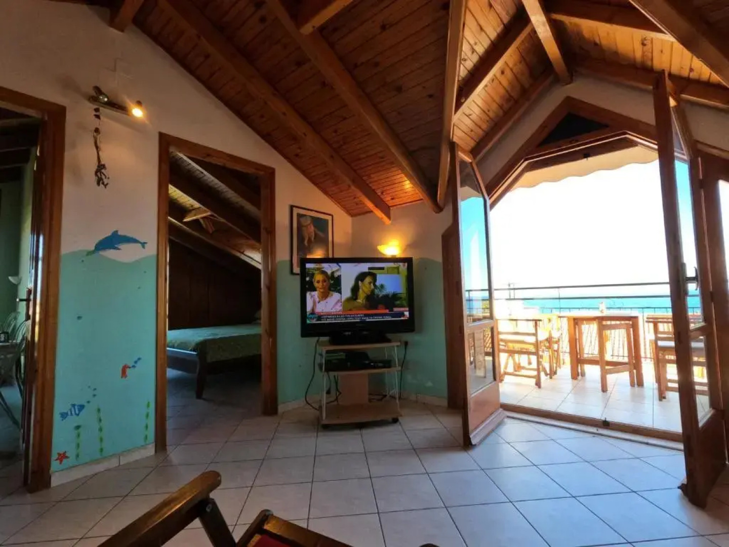 Loft apartment 20m from sea