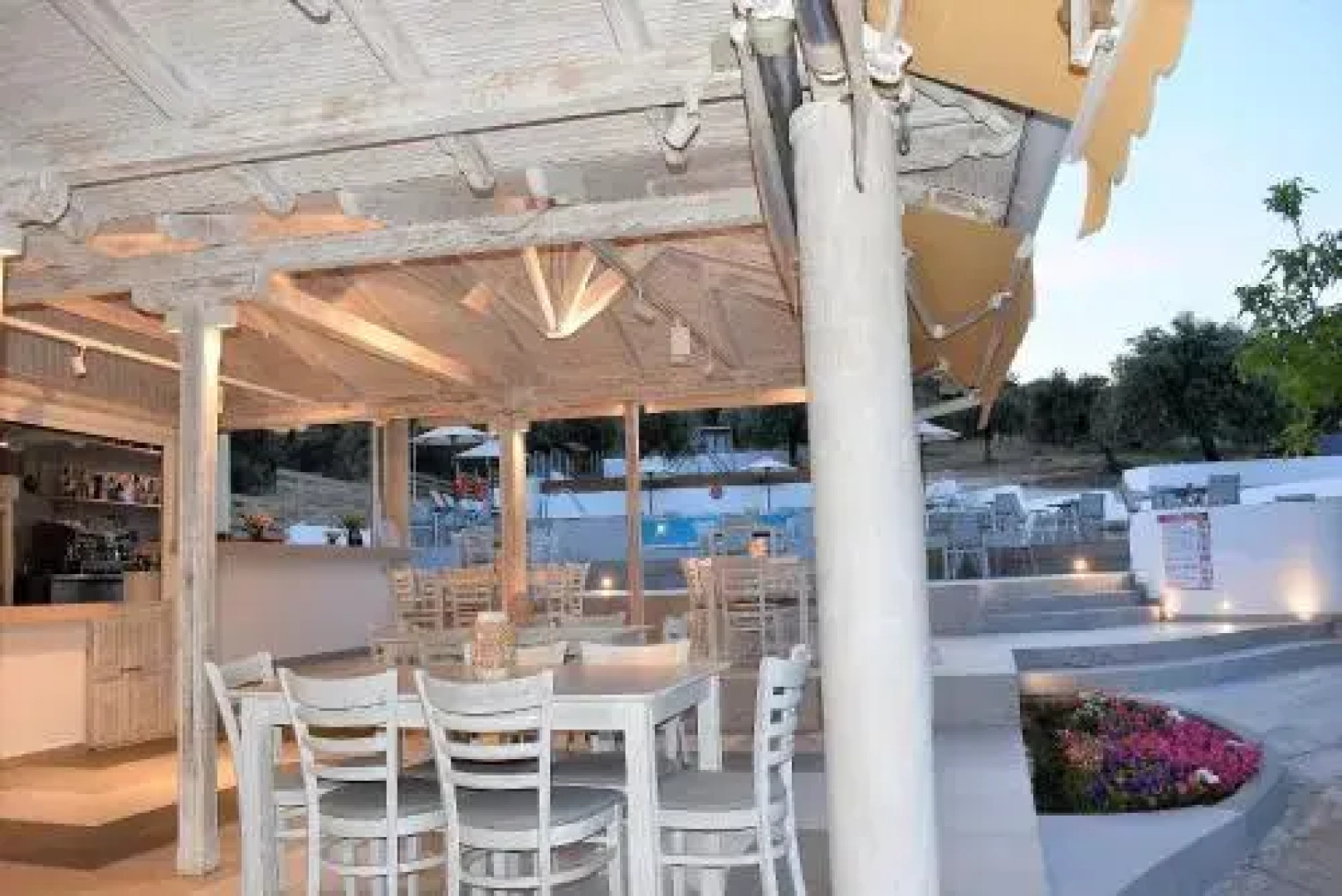 Studios Apartments Irini Patira