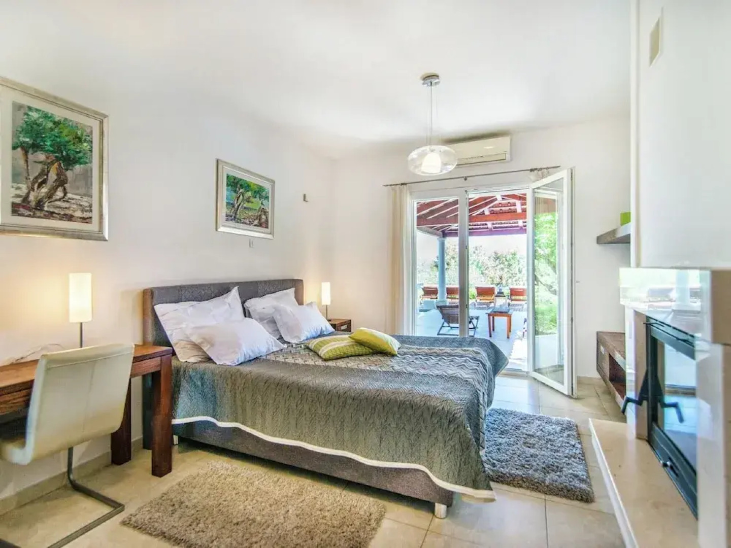 Beautiful Villa on the Island of Brac With Infinity Pool, Beach at 30 Meters