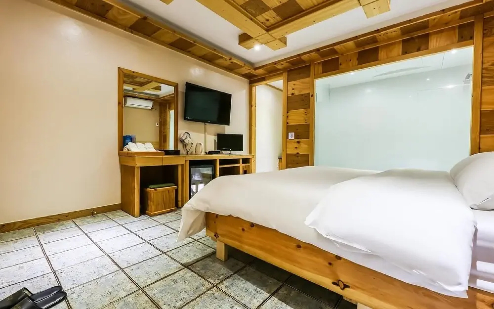 Eumseong Romy and Julie