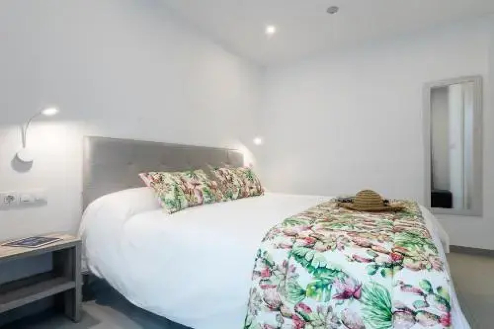 VV LOYANT CANTERAS "by henrypole home"