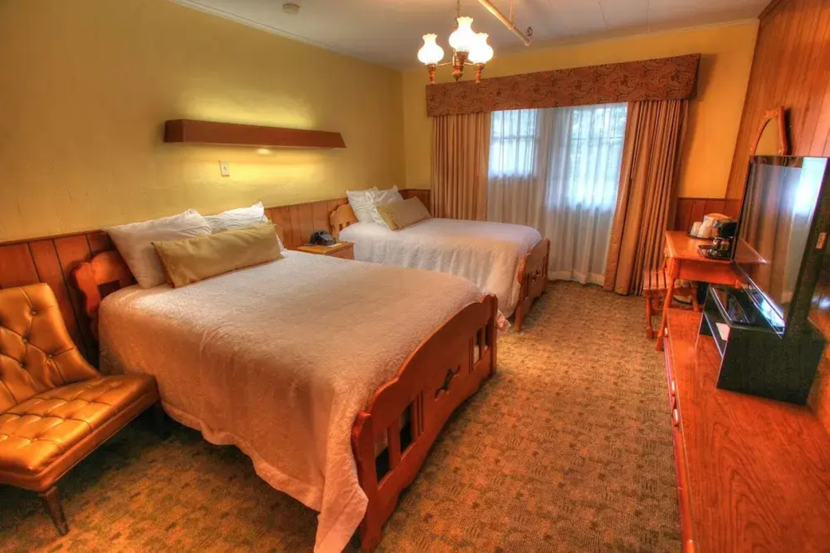 The Historic Gatlinburg Inn