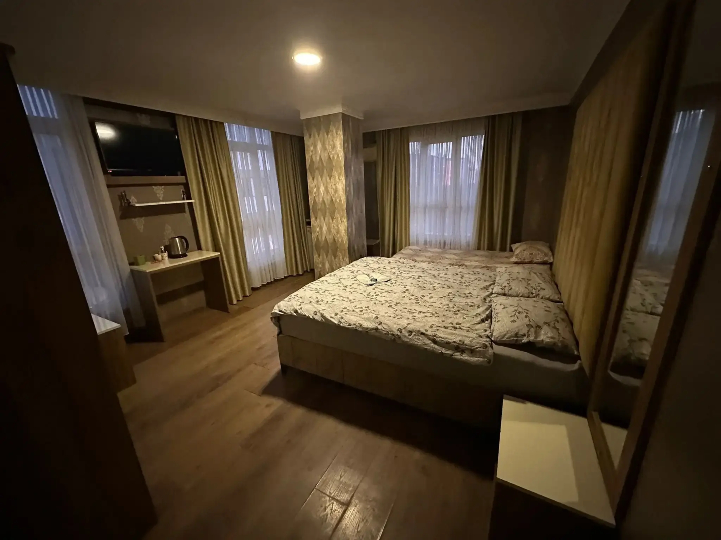 Camellia Suit Hotel