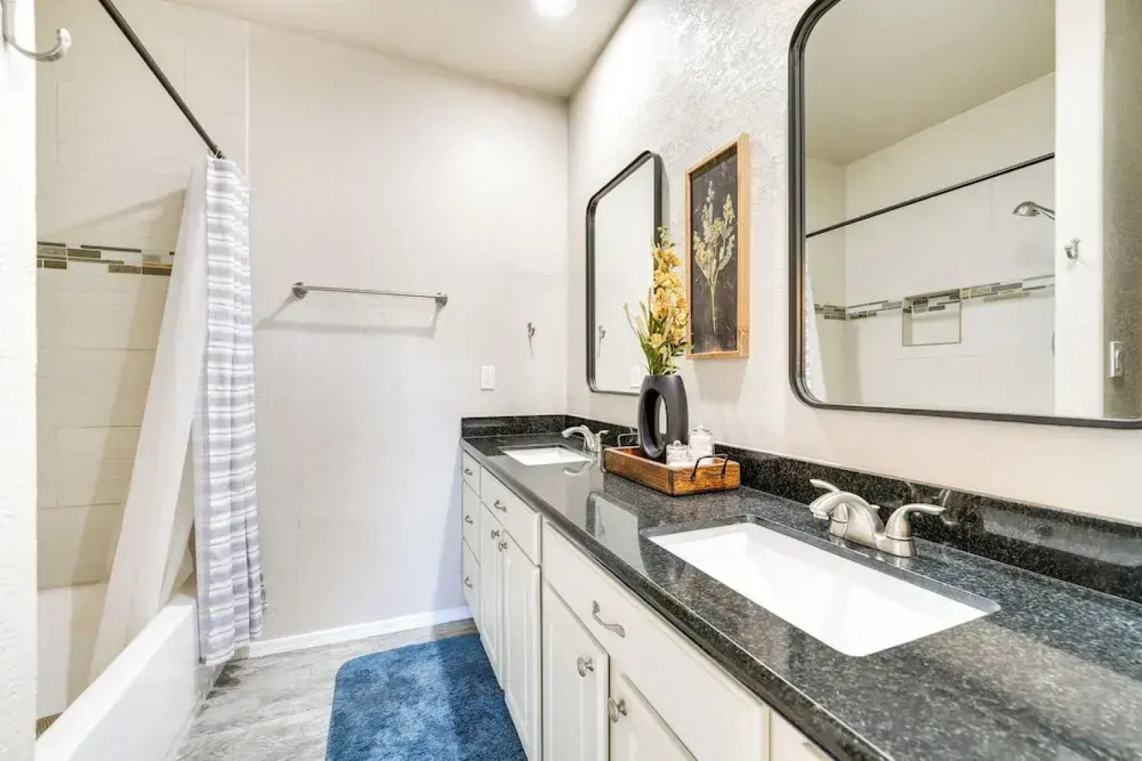 Pool, Putting Green & Games: Chandler Home!