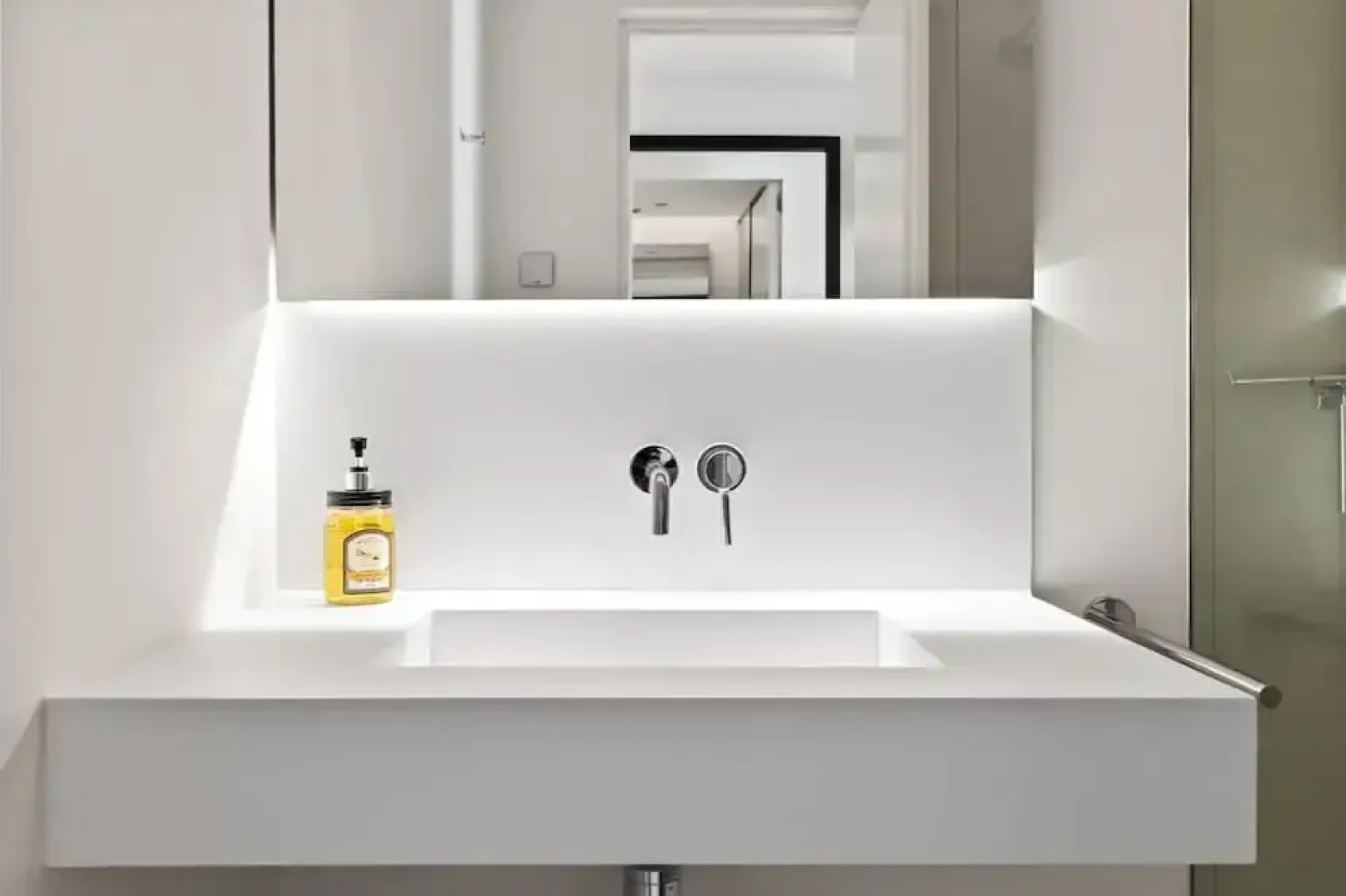 Hillside Flat With Pool in Palo Alto - Ref M49