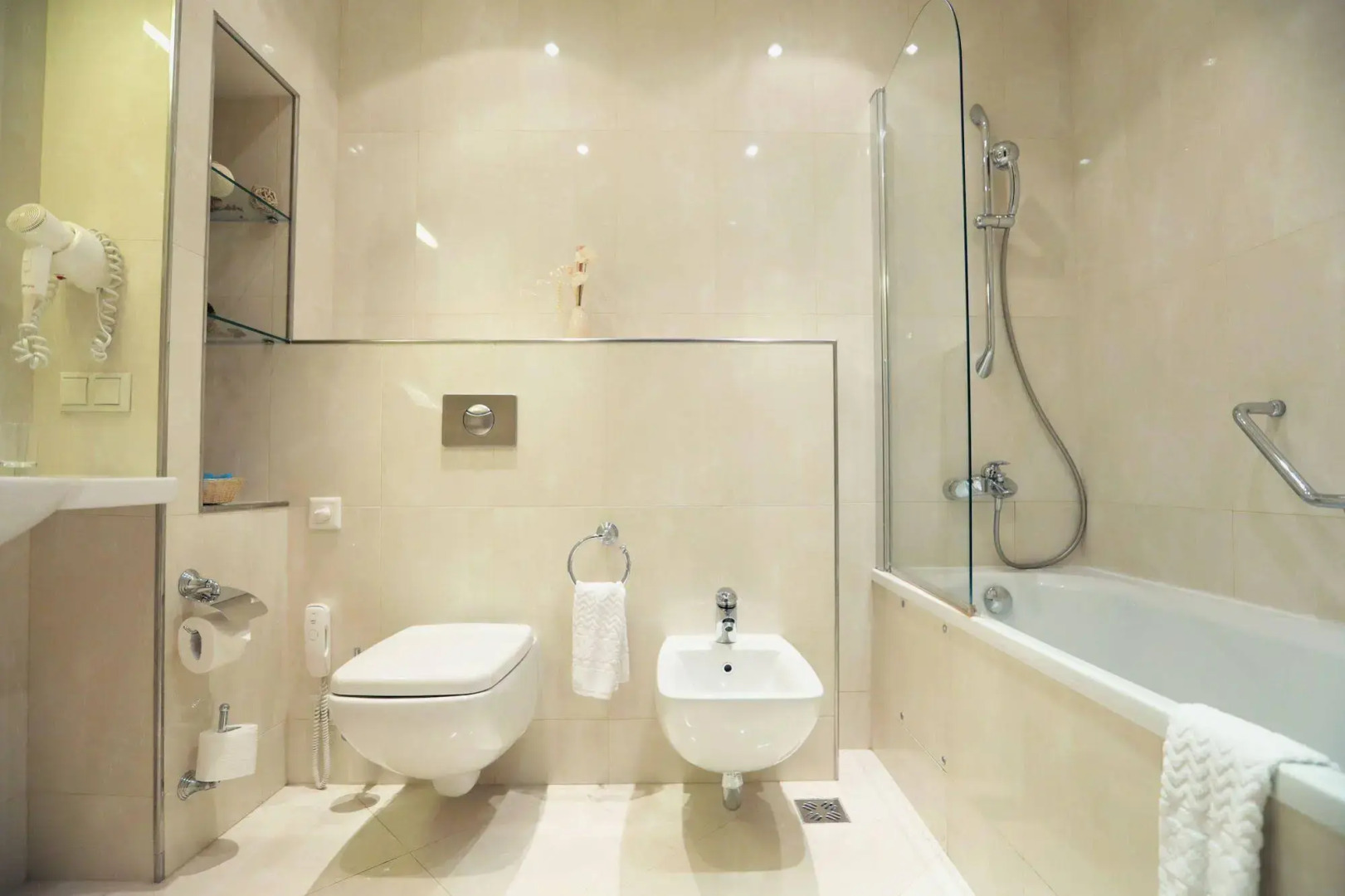 Отель Вэйлер