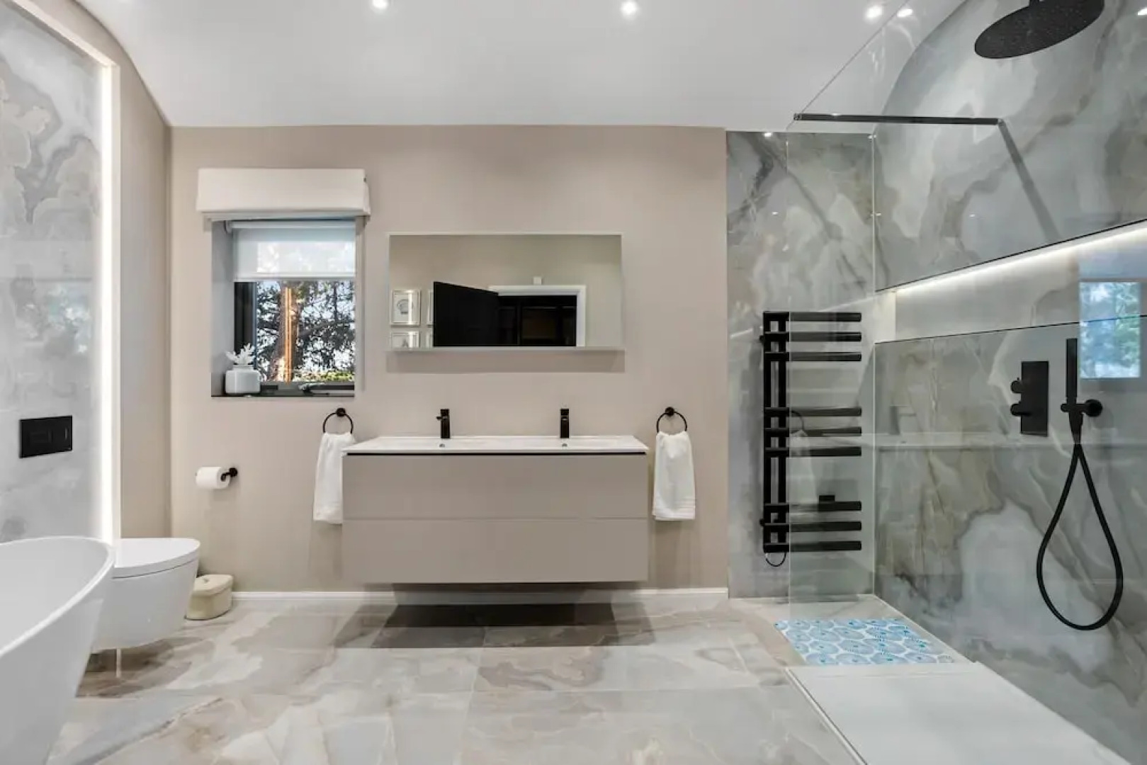 Gable View in Combeinteignhead