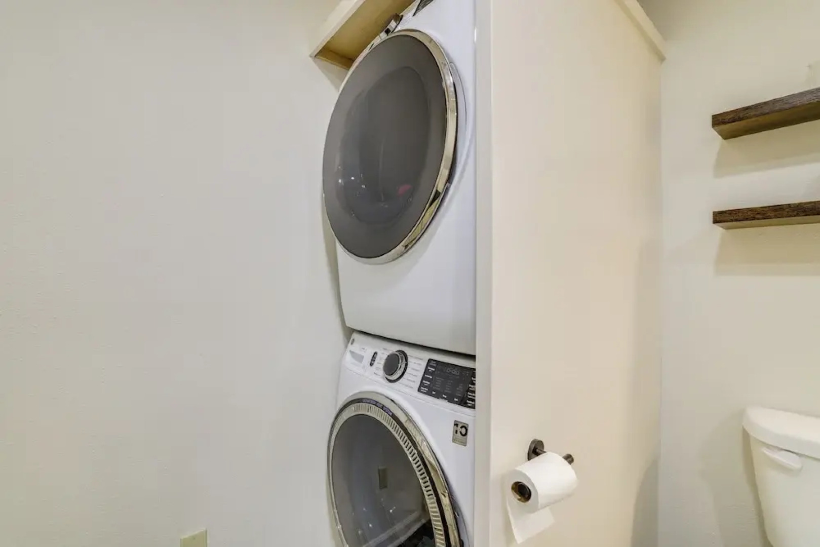 Lakefront Retreat w/ Game Room in Bella Vista!