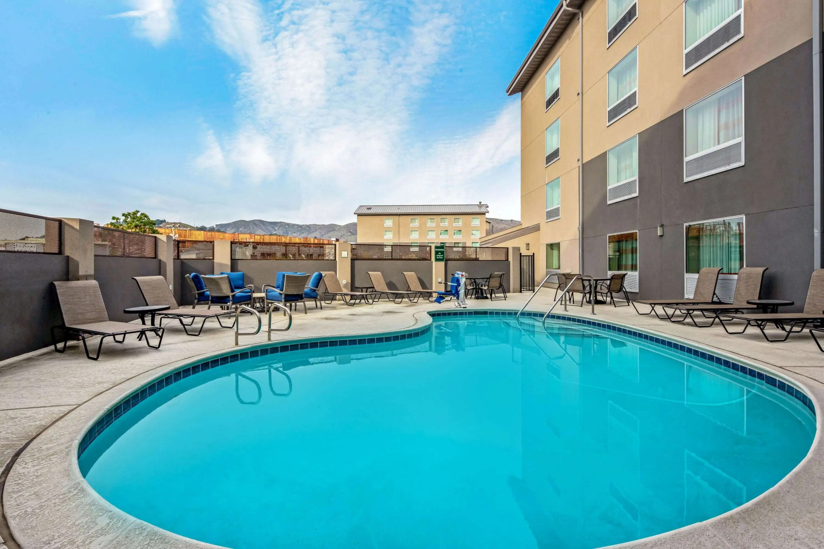 La Quinta Inn & Suites by Wyndham San Francisco Airport N