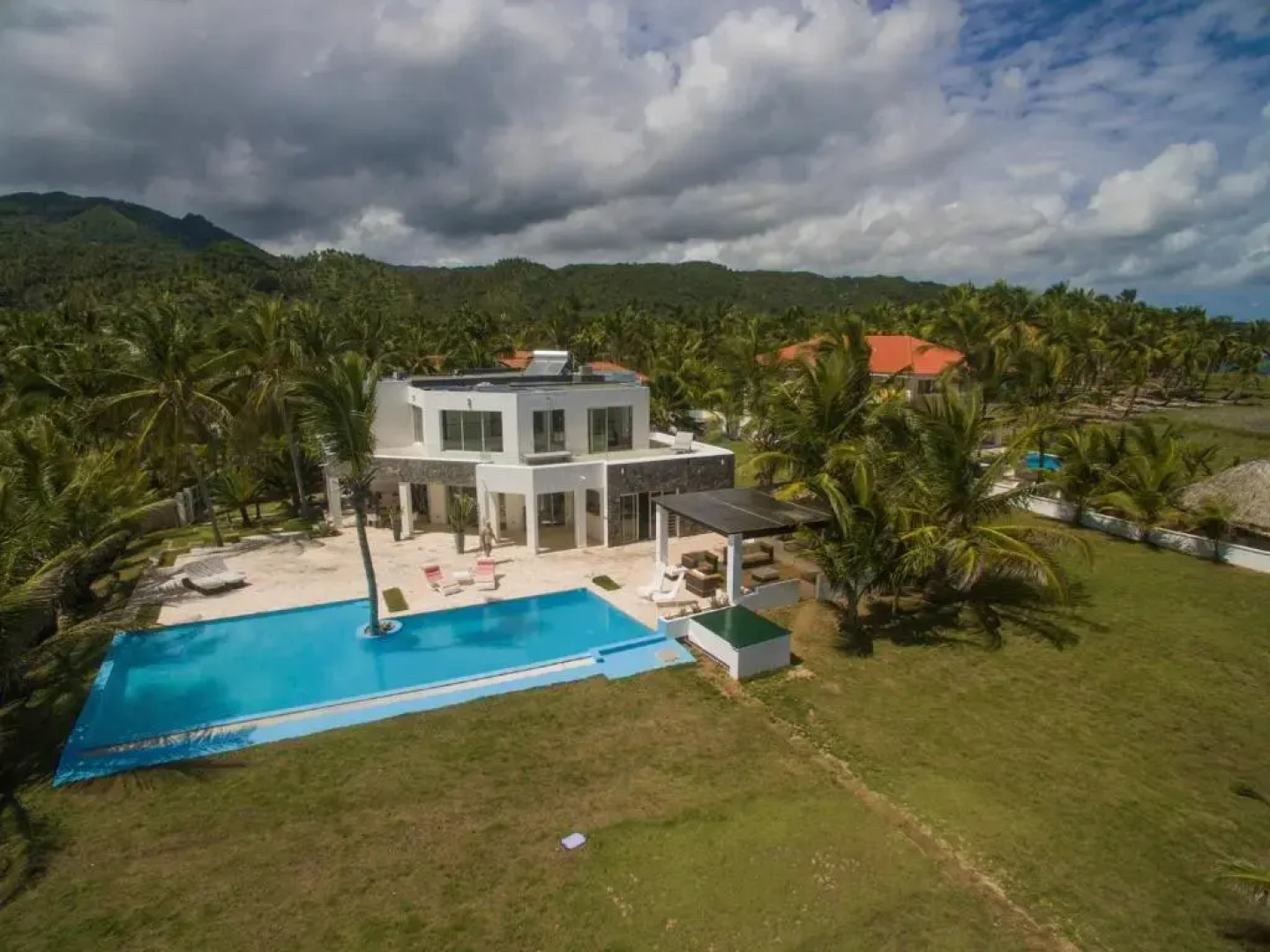 Villa Oceanfront Beach Access And Swim Pool Samana