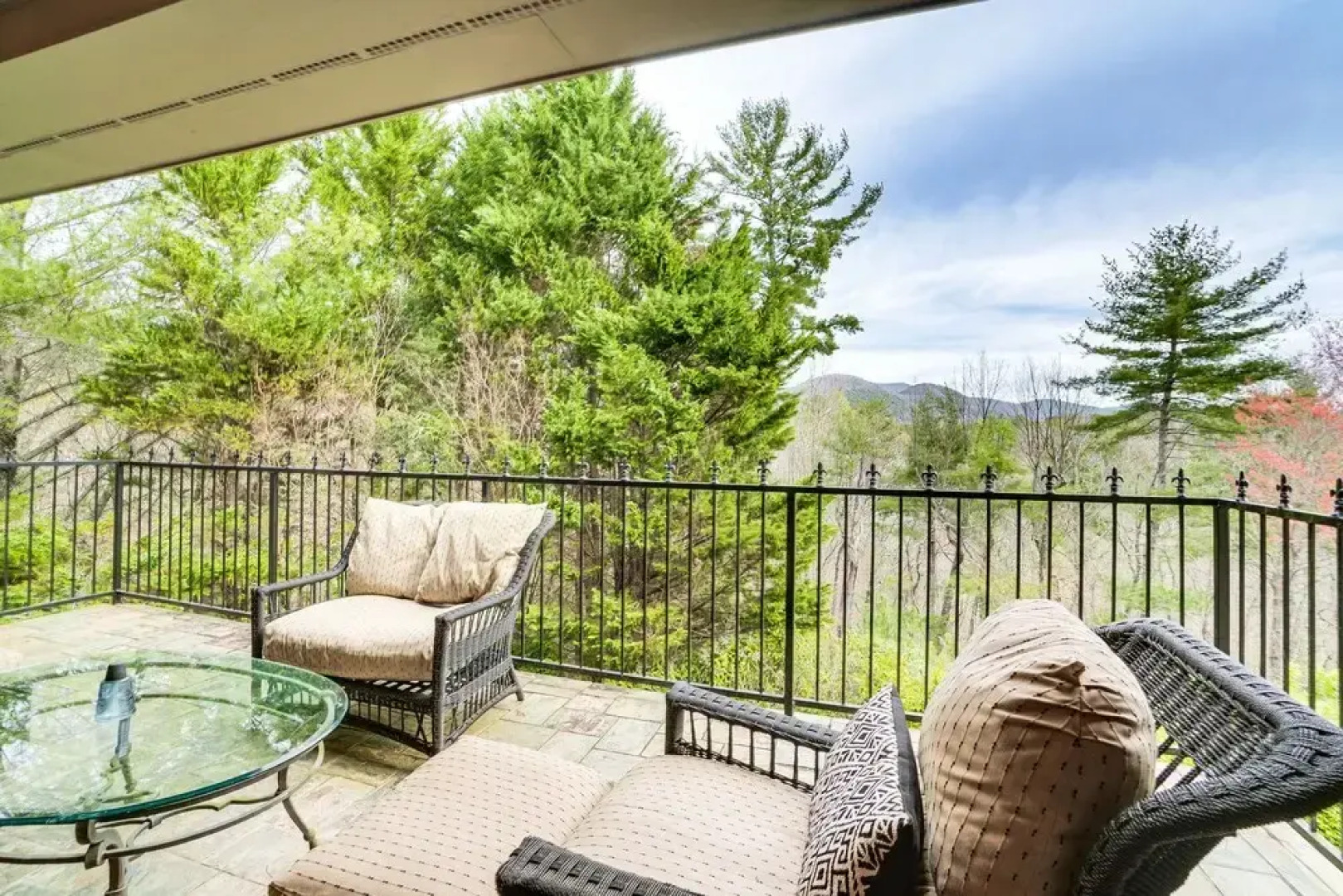 High-end Helen Home: Heated Pool, Fire Pit + Views
