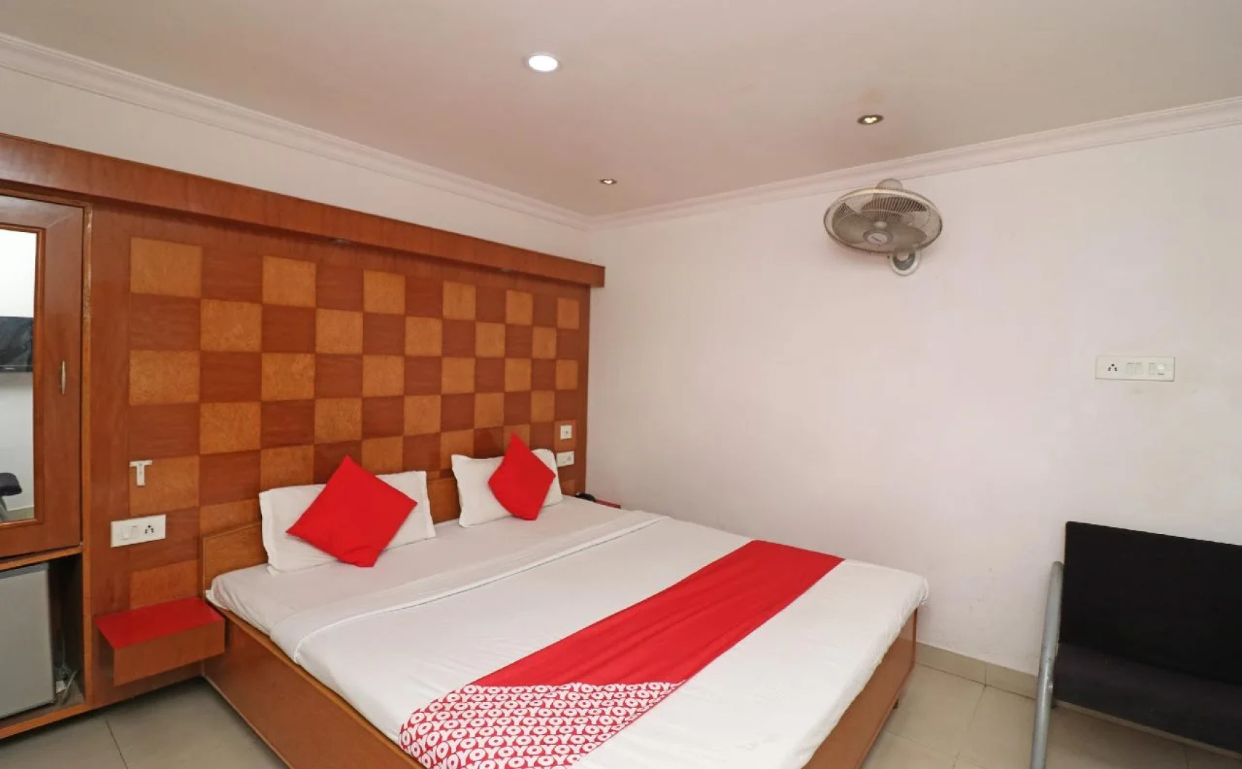 Hotel Monohar Inn By OYO Rooms