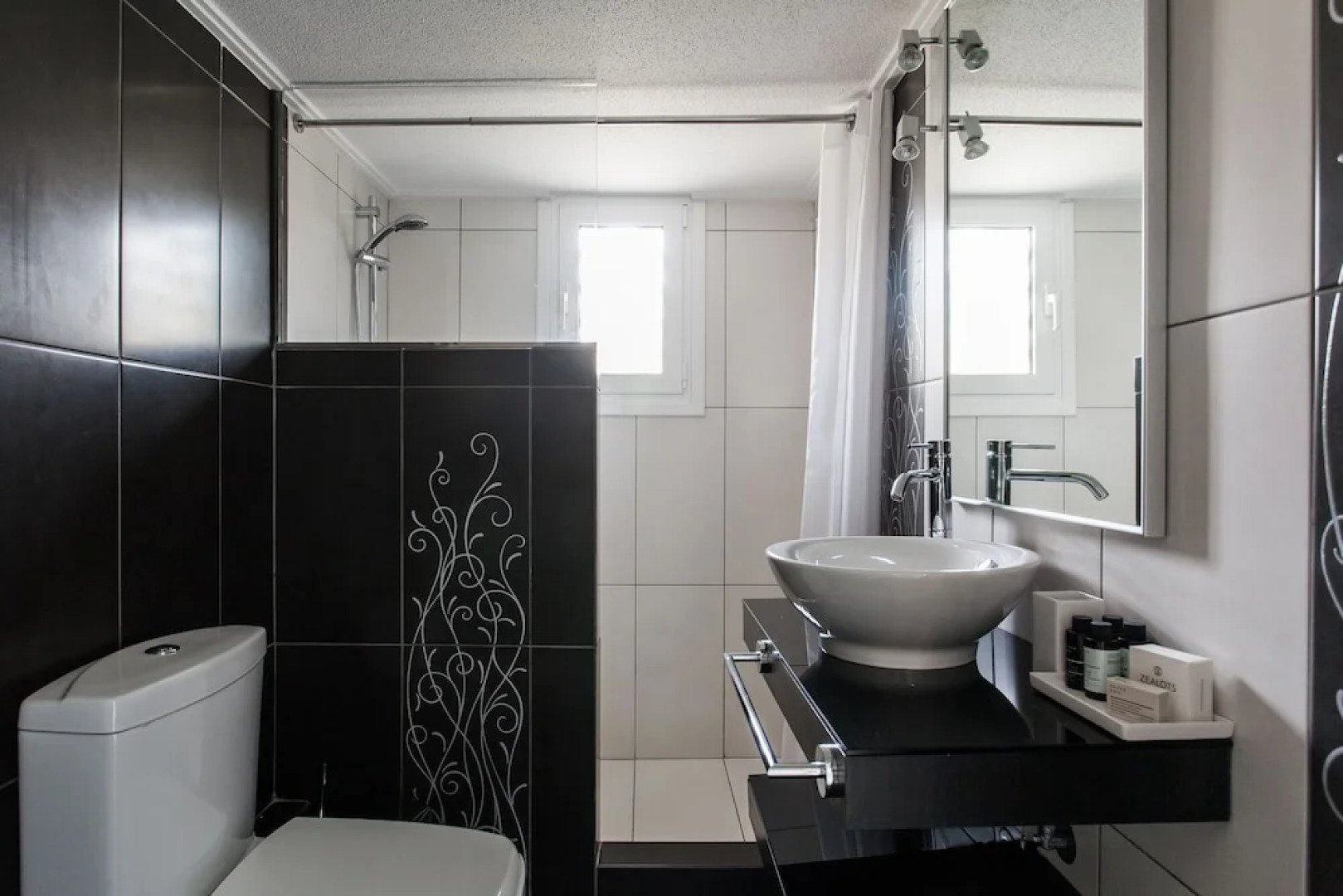 UPSTREET Modernized & Spacious 2BD Apartment in Chalandri