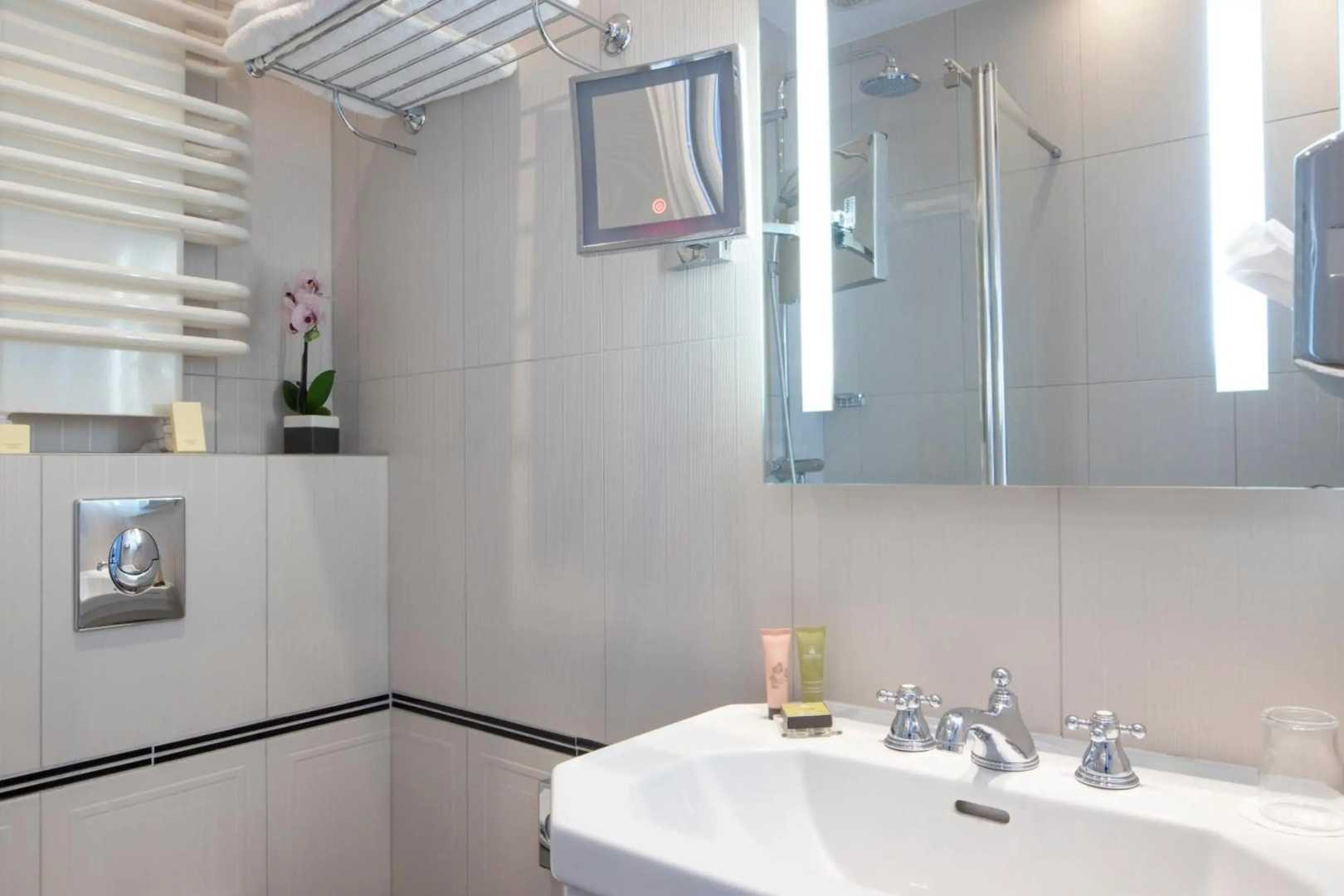 Hôtel Bradford Elysées – Astotel