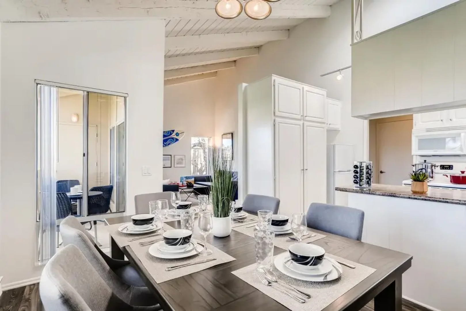 Escape At The Beach - Near Ritz Carlton - Private Entrance - 2BR - Fast WIFI - Free Parking! (MB2)