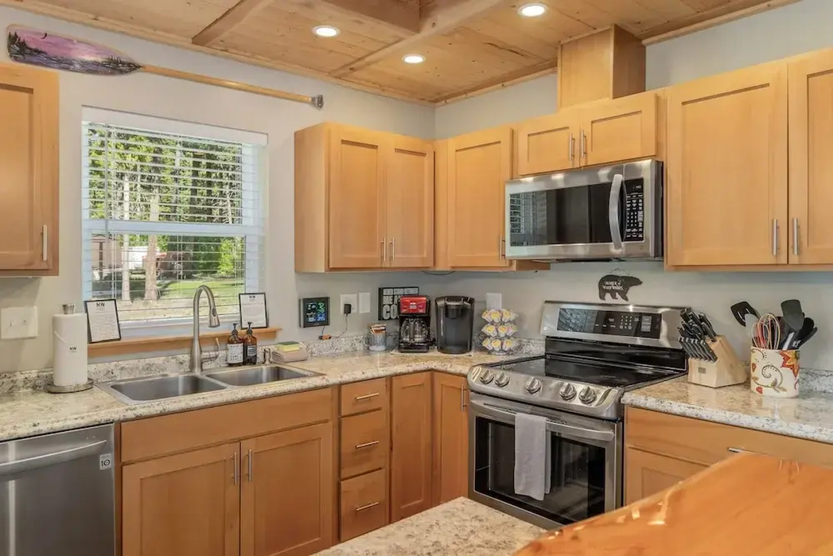 Compass Cabin 2 Bedroom Homeby NW Comfy Cabins by RedAwning