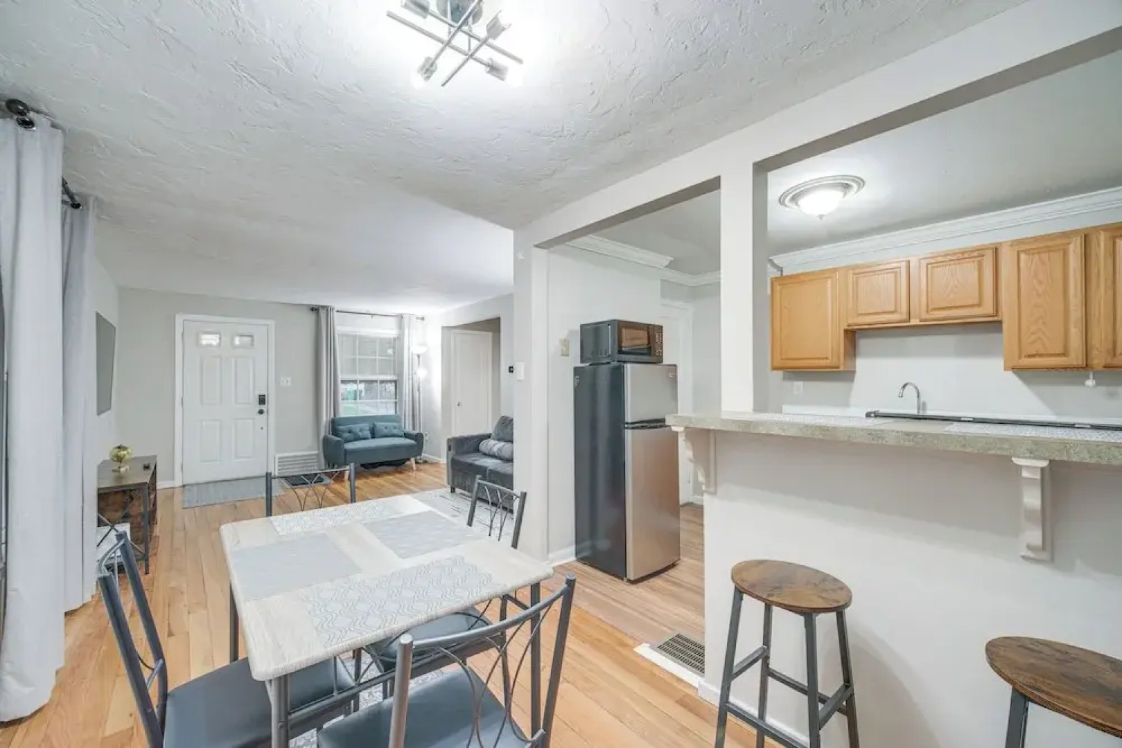 2 Mi to Lake Erie: Home w/ Yard in Euclid!