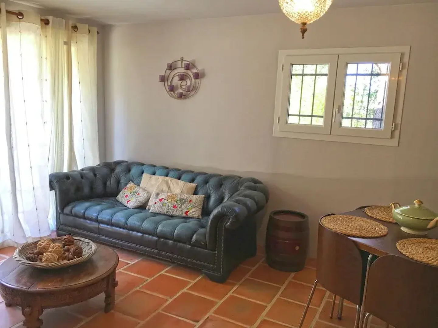 2 Tastefully Furnished Gites With Private Pool, 1km From Faucon