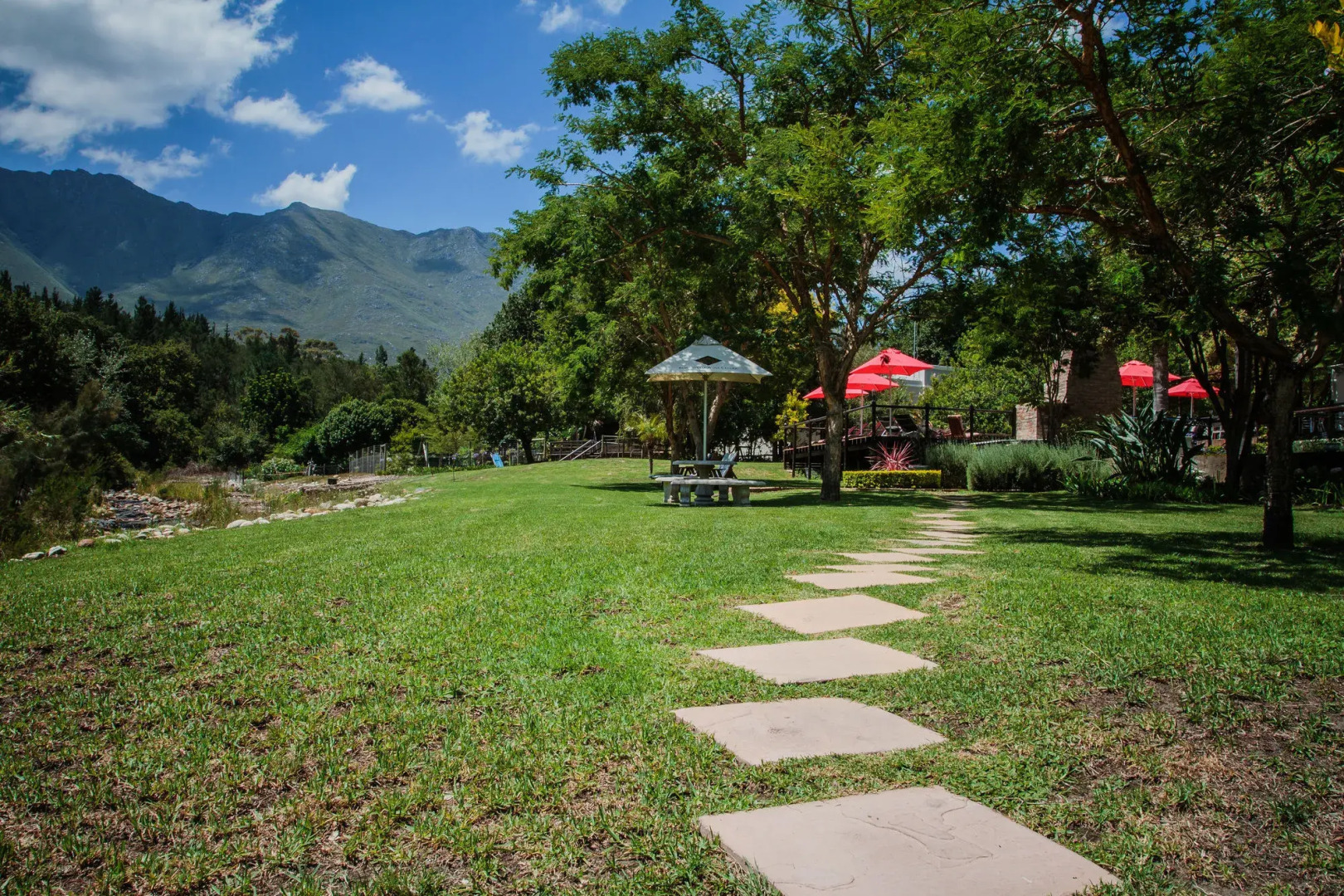 Aan de Oever Guesthouse