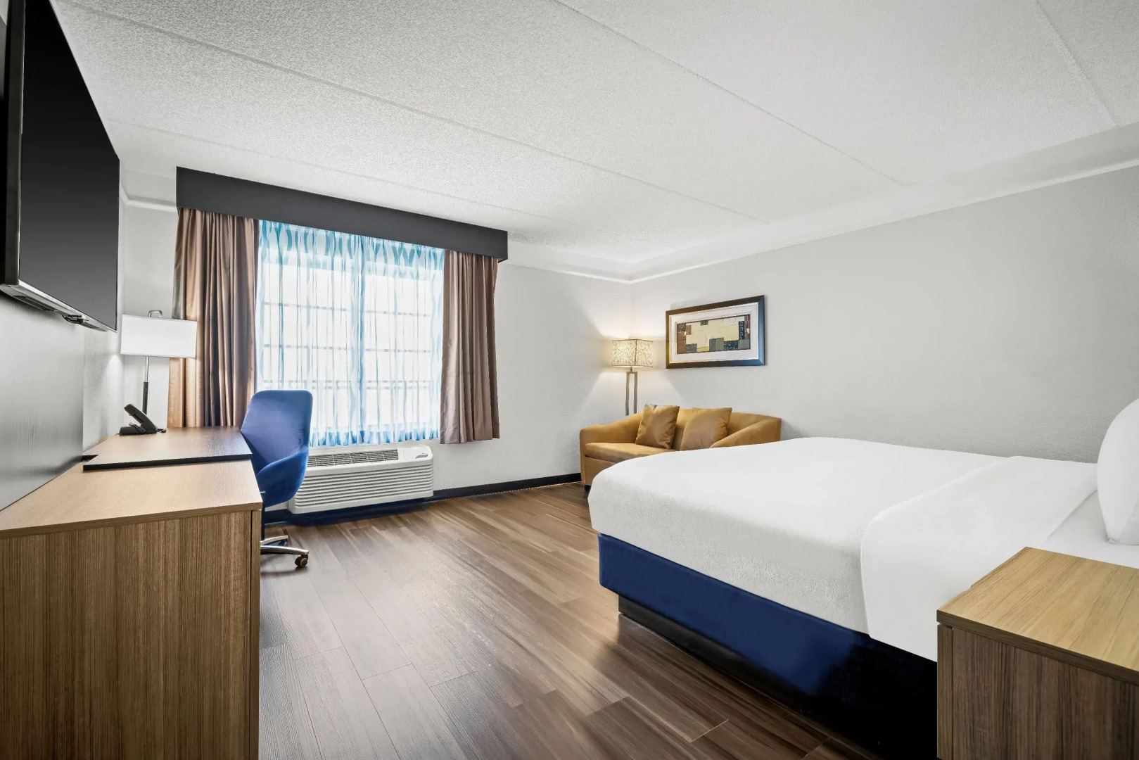 La Quinta Inn & Suites by Wyndham Miami Airport West