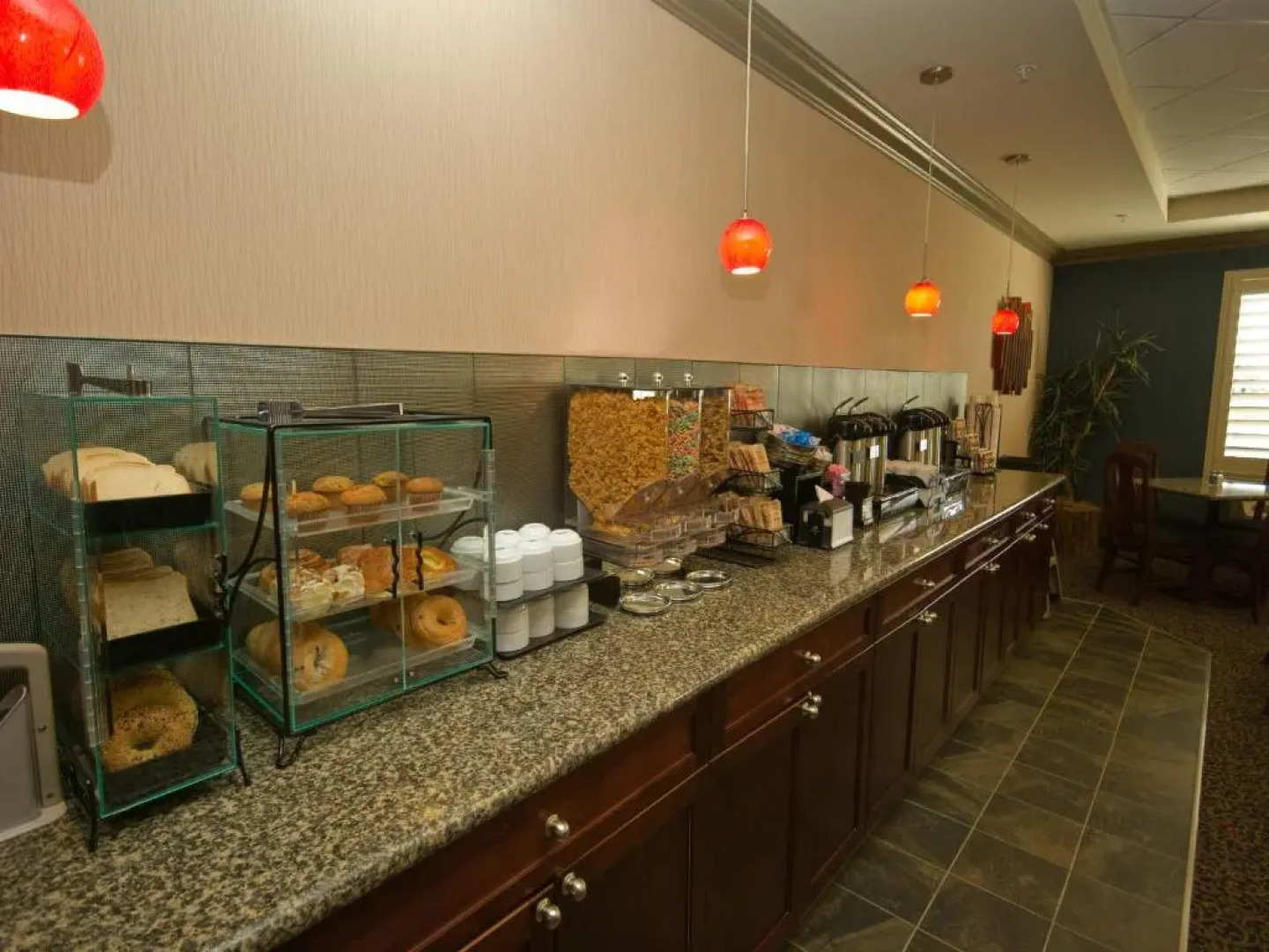 Redwood Inn & Suites - Grande Prairie