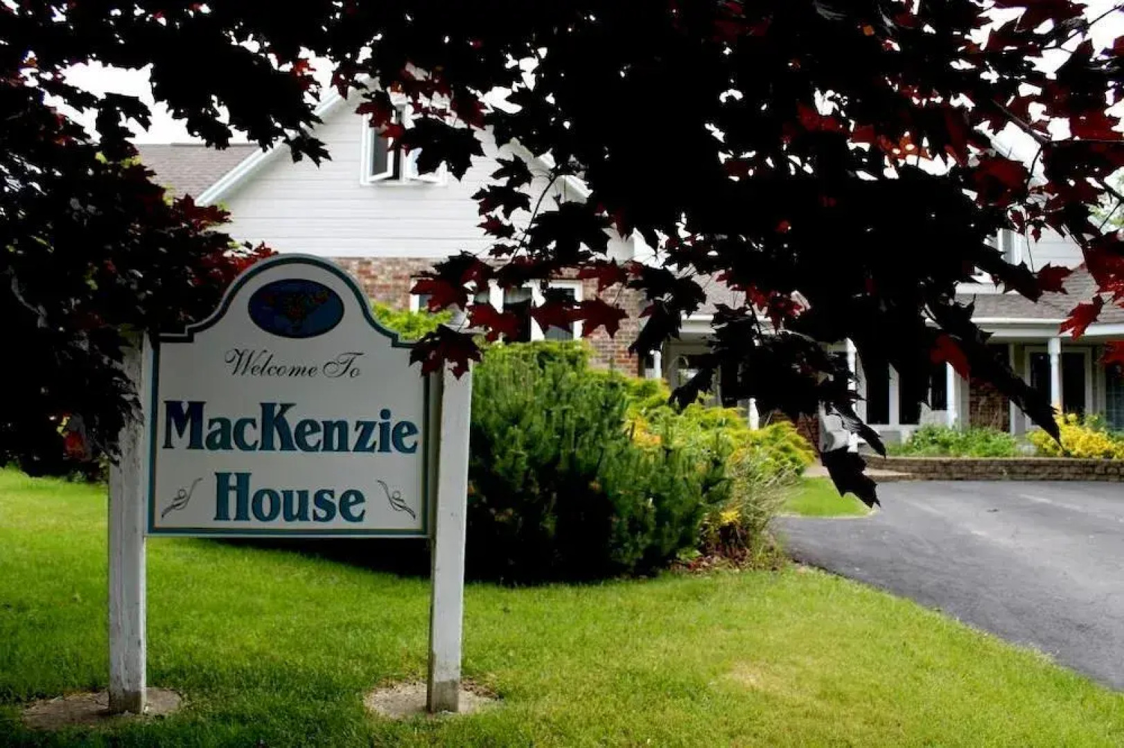 MacKenzie House Tourist Home B&B