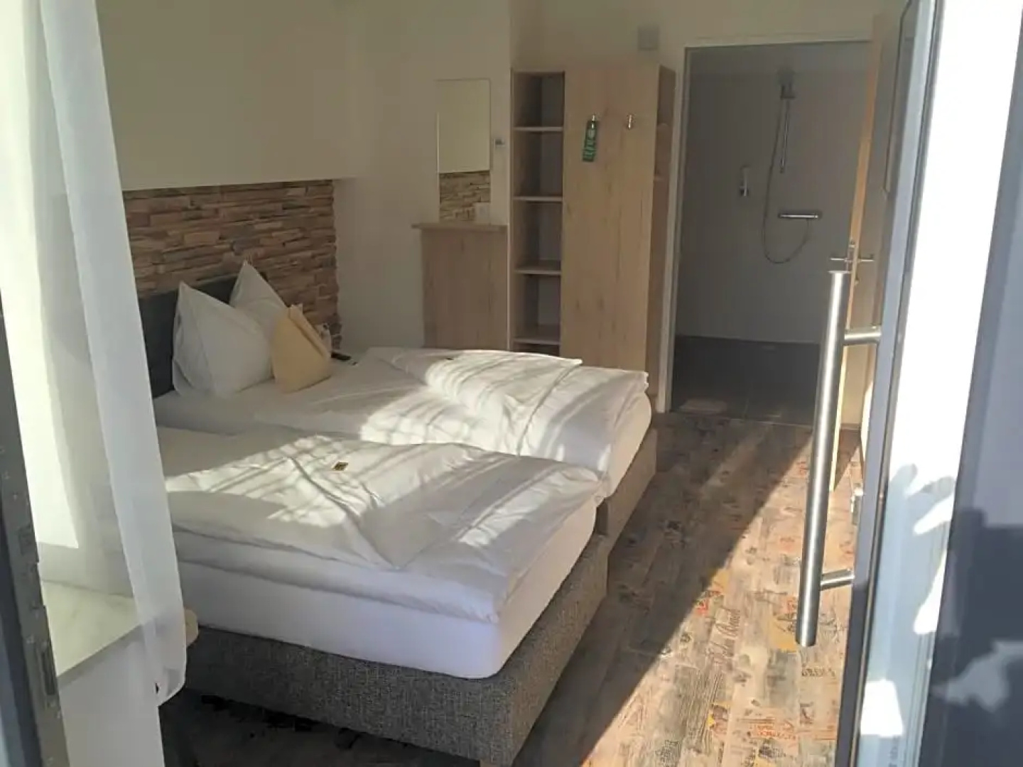 Burg Rooms