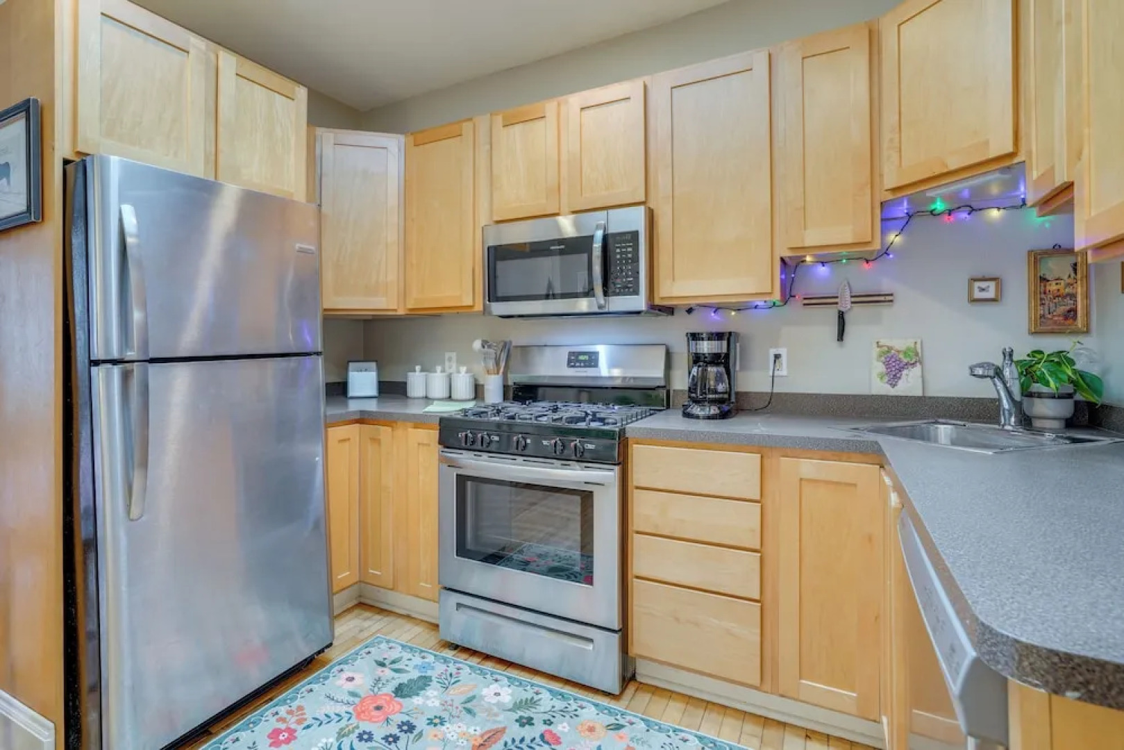 < 1 Mi to Xcel Energy Center: Walkable Hideaway!