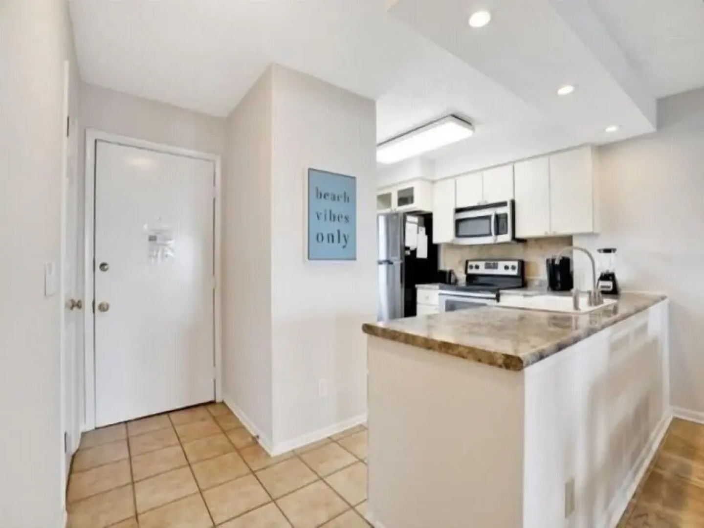 Sandy Toes - Unbeatable Location Within Biking Distance To Dining, Shops, And Entertainment! 2 Bedroom Condo by Redawning